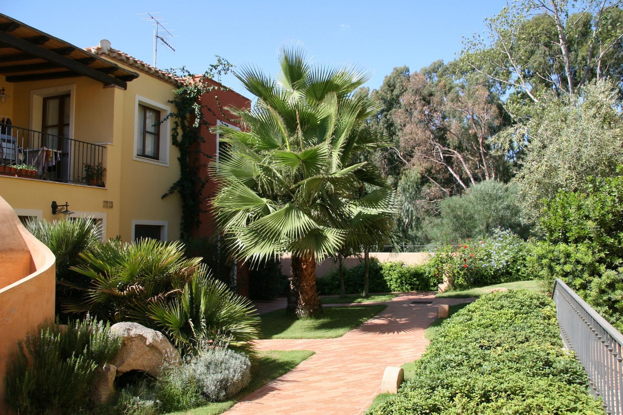 Borgo Degli Ulivi Aparthotel Àrbatax Exterior photo