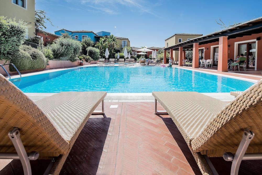 Borgo Degli Ulivi Aparthotel Àrbatax Exterior photo