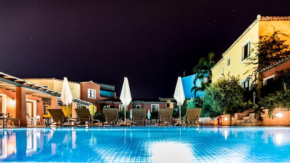 Borgo Degli Ulivi Aparthotel Àrbatax Exterior photo