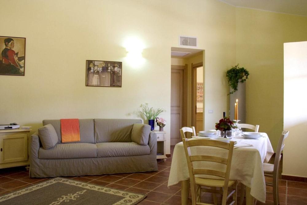 Borgo Degli Ulivi Aparthotel Àrbatax Exterior photo