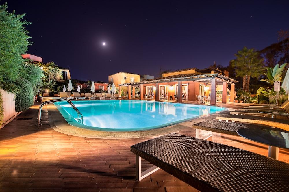 Borgo Degli Ulivi Aparthotel Àrbatax Exterior photo