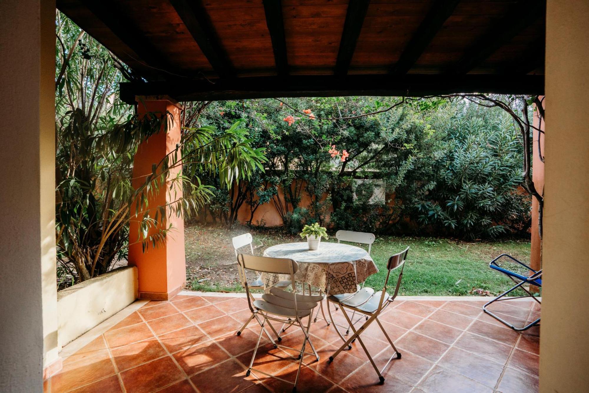 Borgo Degli Ulivi Aparthotel Àrbatax Exterior photo