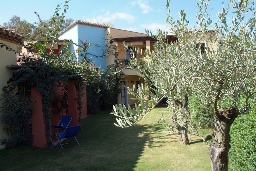 Borgo Degli Ulivi Aparthotel Àrbatax Exterior photo