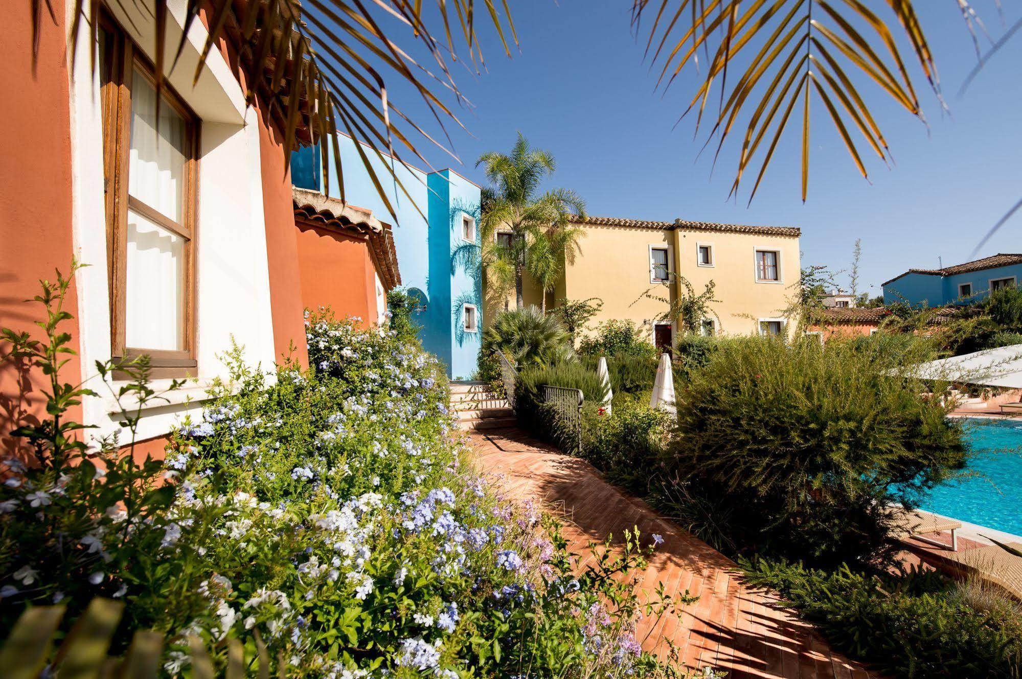 Borgo Degli Ulivi Aparthotel Àrbatax Exterior photo