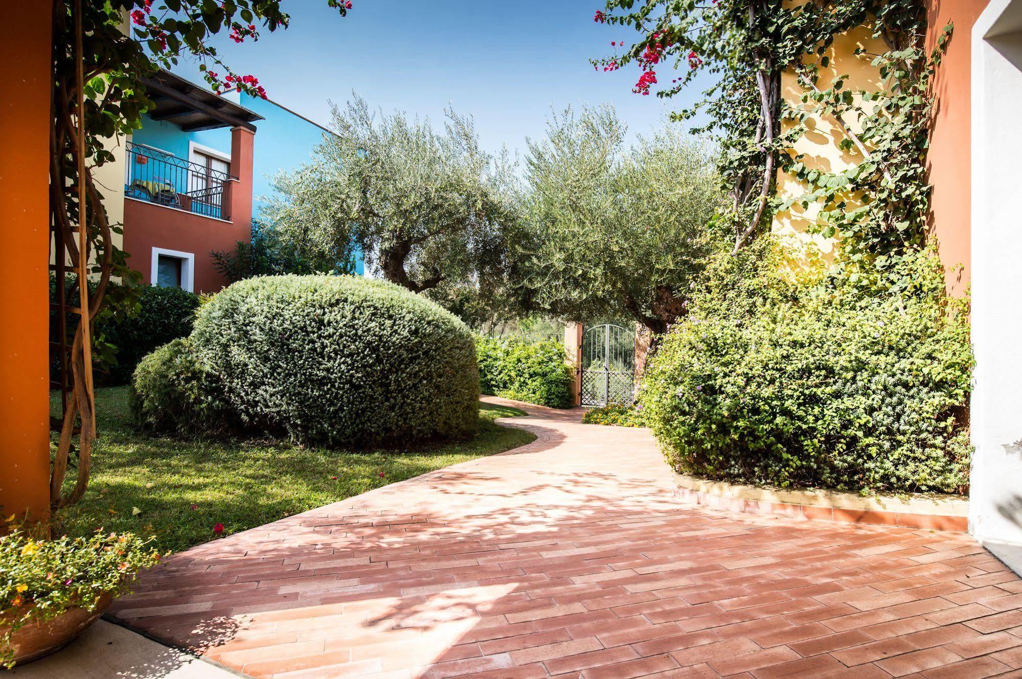 Borgo Degli Ulivi Aparthotel Àrbatax Exterior photo